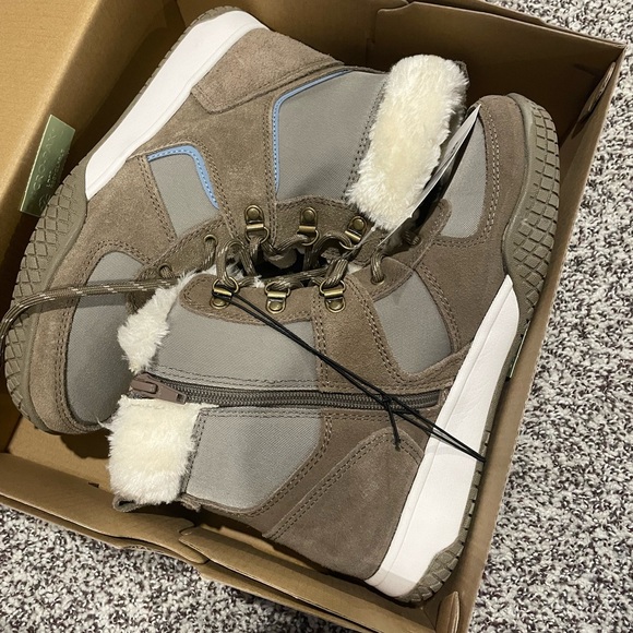 Women’s Sneaker Boot Size 8 - Picture 1 of 12